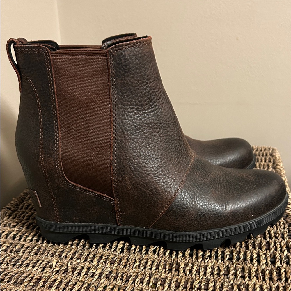 SOREL Joan of Arctic II Wedge Chelsea Lug Sole Boots, Burro Brown, Size 9.5 - Picture 2 of 12